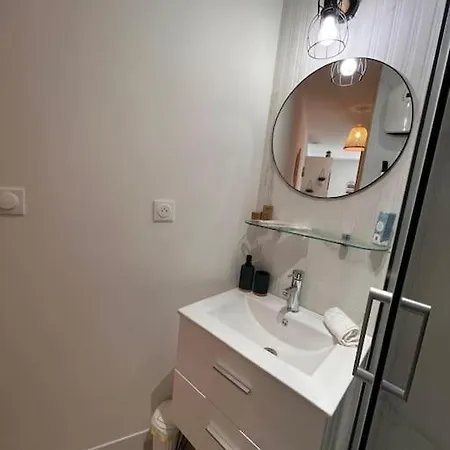 Elegant Petit Sete