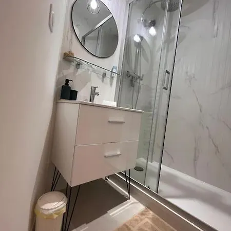 Elegant Petit Apartment