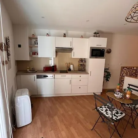 Elegant Petit Apartment *